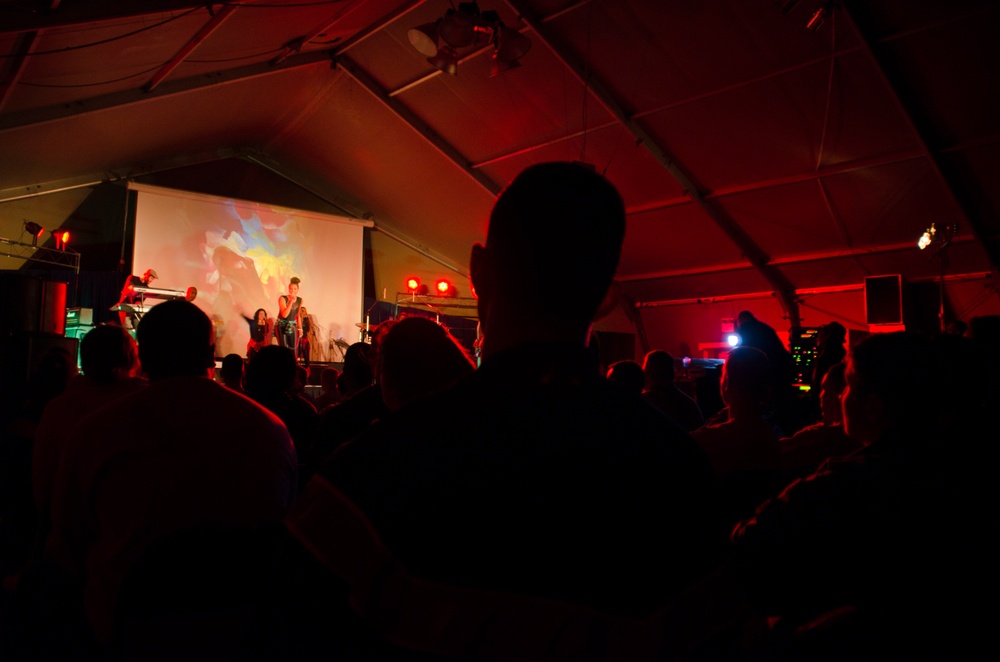 Sinbad and Paige Bryan Band perform for Airmen