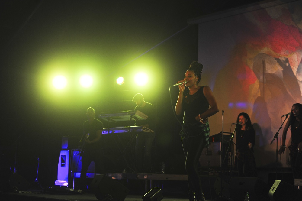 Sinbad and Paige Bryan Band perform for Airmen