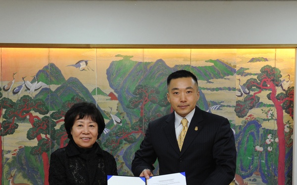 HSI returns ancient artifacts to South Korea