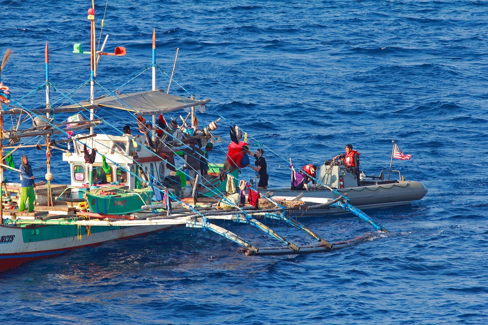 USS John S. McCain sailors assist Philippine fishing vessel