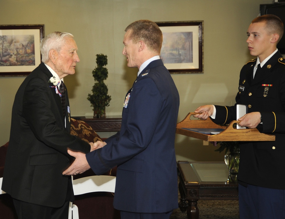 US Air Force awards DFC to WWII veteran