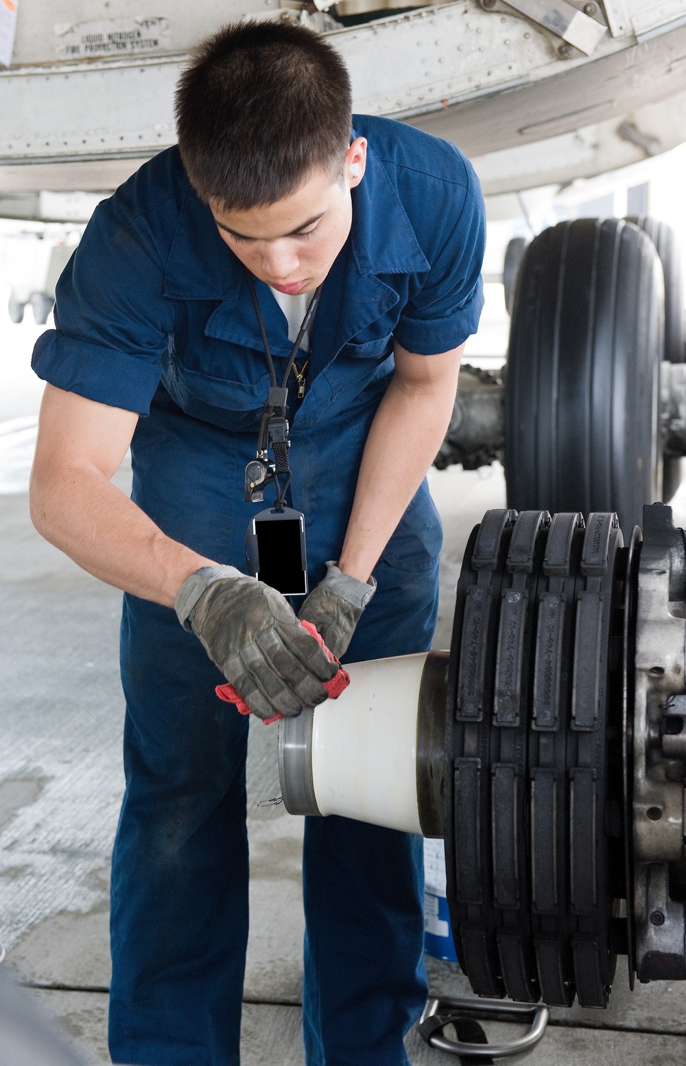 C-5M main landing gear tire change