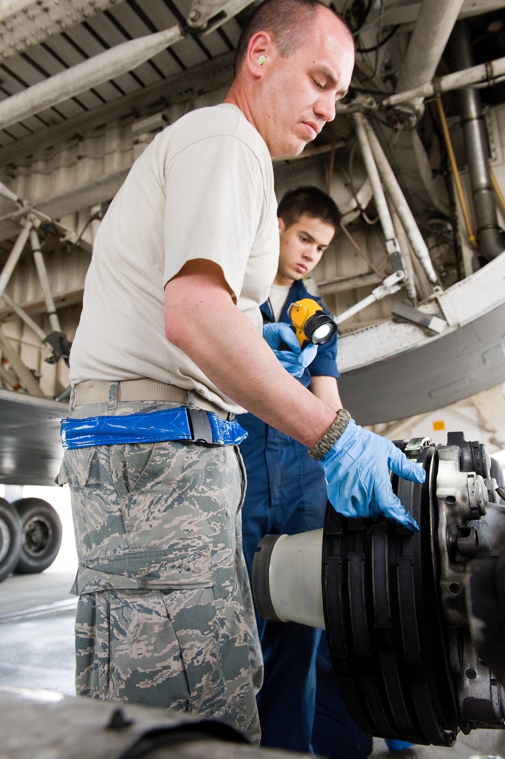 C-5M main landing gear tire change