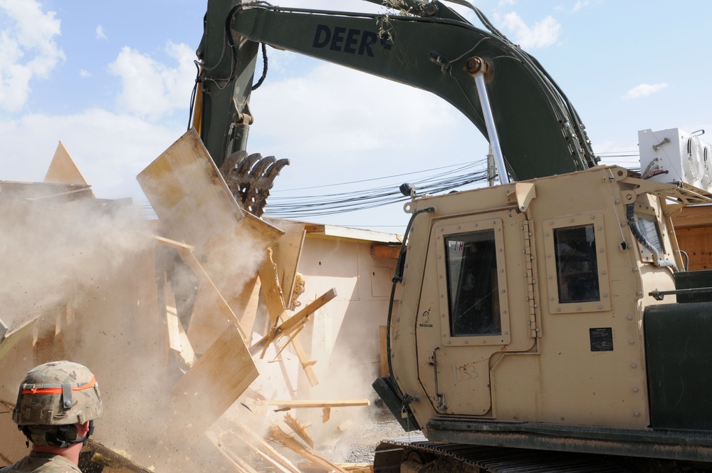 82nd SB-CMRE commander tests skills on hydraulic excavator with 1223rd Engineer Company