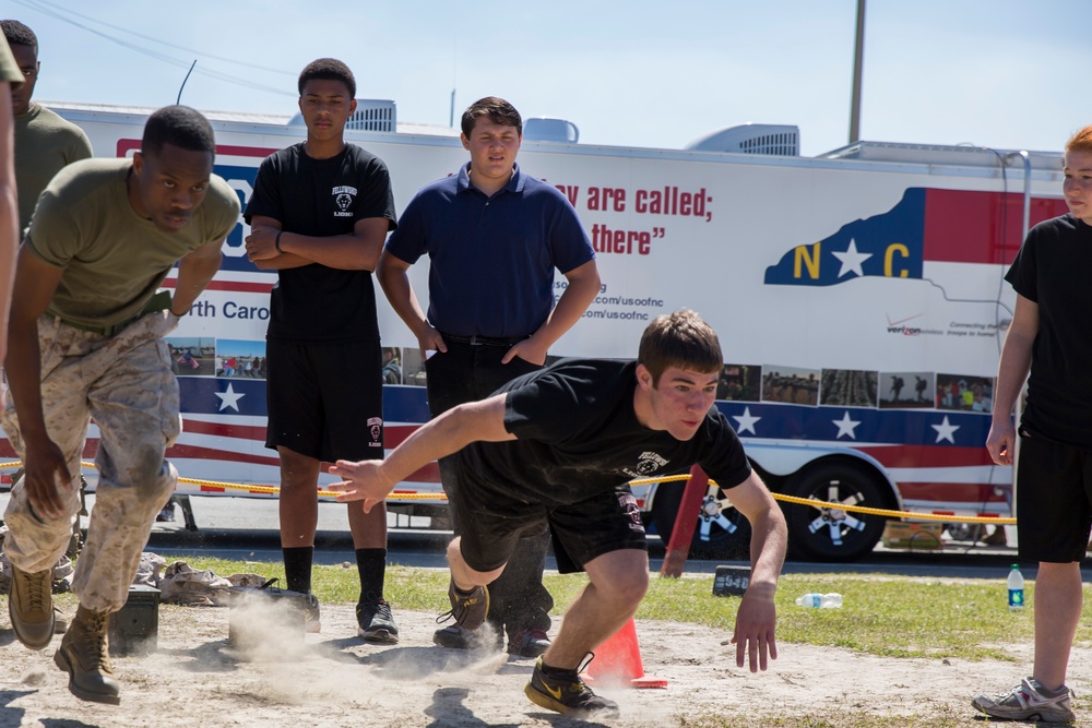 Family, students catch glimpse of life at 2nd Maintenance Battalion