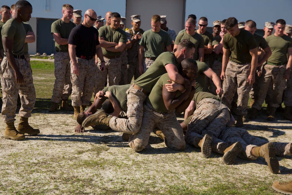 Family, students catch glimpse of life at 2nd Maintenance Battalion