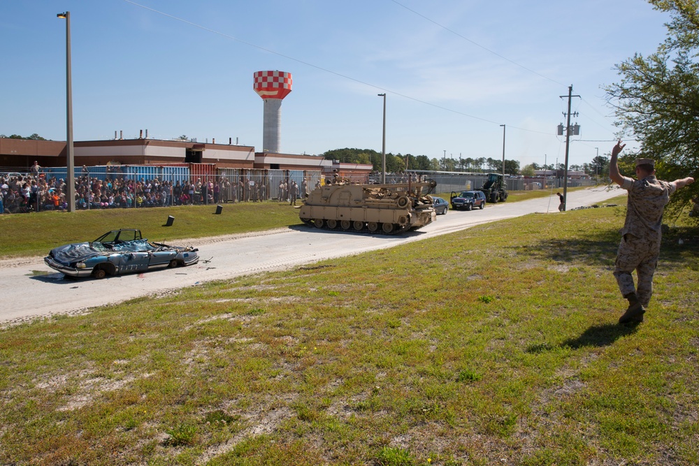 Family, students catch glimpse of life at 2nd Maintenance Battalion