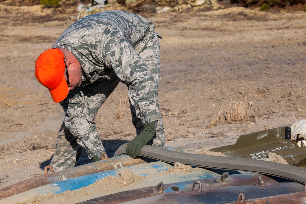 EOD Airmen clear Range