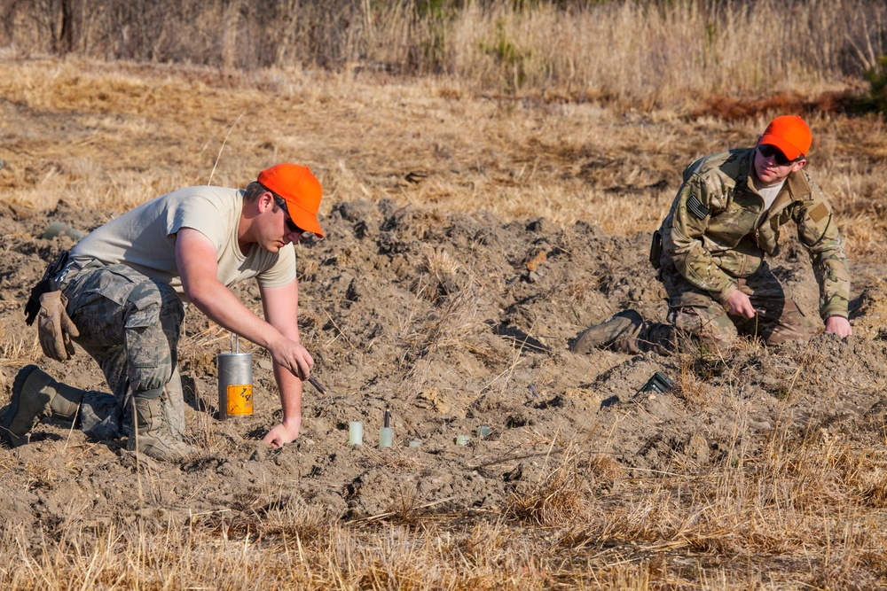 EOD Airmen clear Range