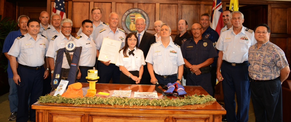 Honolulu mayor signs proclamation for National Safe Boating Week