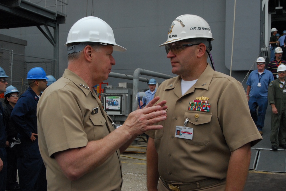 CNO tours PCU Makin Island
