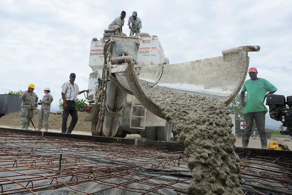 Soldiers, Airmen and allied soldiers better quality of life of Dominican citizens