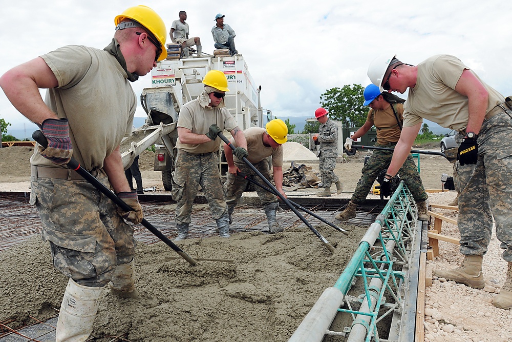 Soldiers, Airmen and allied soldiers better quality of life of Dominican citizens