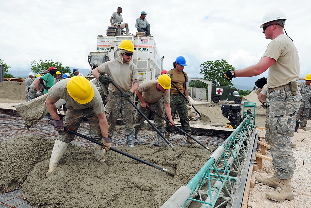 Soldiers, Airmen and allied soldiers better quality of life of Dominican citizens