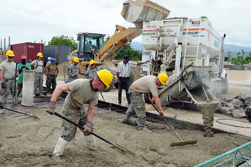 Soldiers, Airmen and allied soldiers better quality of life of Dominican citizens