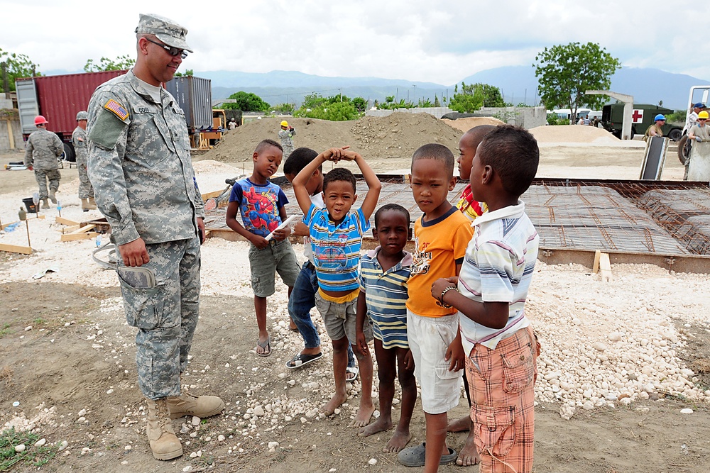 Soldiers, Airmen and allied soldiers better quality of life of Dominican citizens