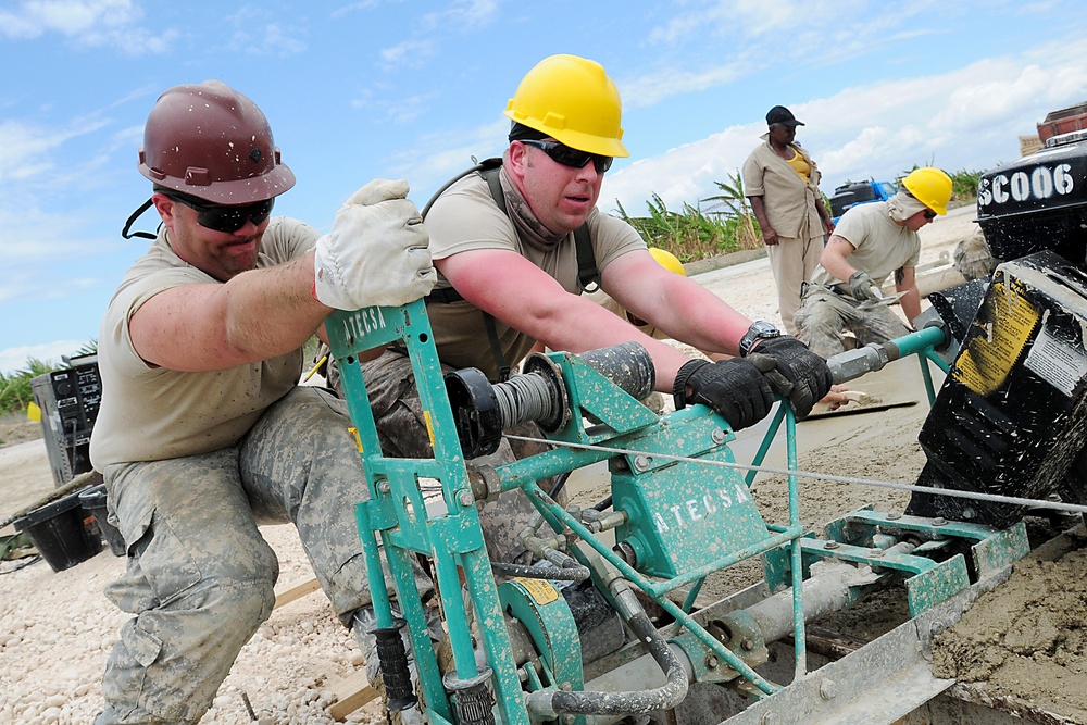 Soldiers, Airmen and allied soldiers better quality of life of Dominican citizens