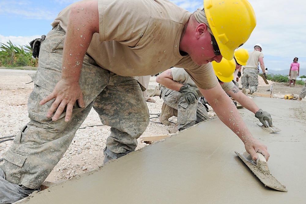 Soldiers, Airmen and allied soldiers better quality of life of Dominican citizens