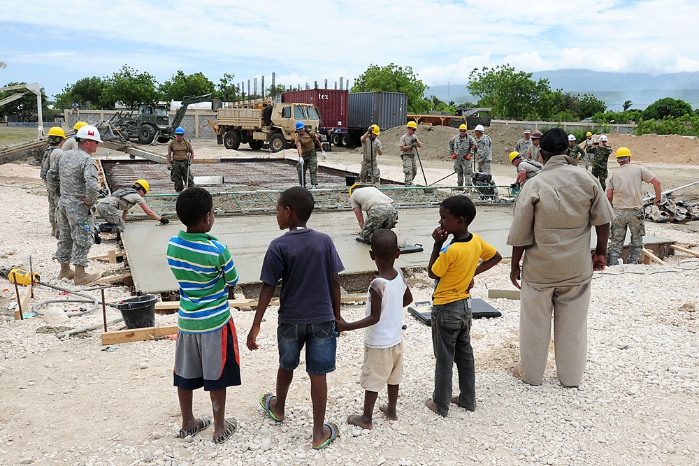 Soldiers, Airmen and allied soldiers better quality of life of Dominican citizens