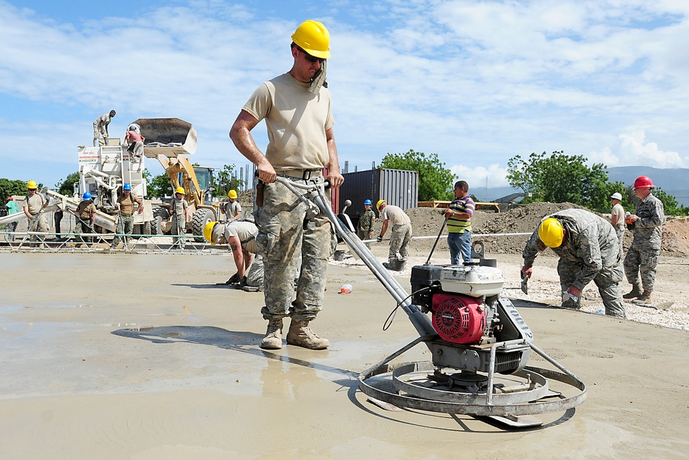 Soldiers, Airmen and allied soldiers better quality of life of Dominican citizens