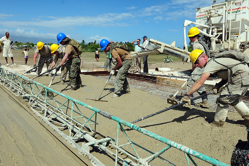 Soldiers, Airmen and allied soldiers better quality of life of Dominican citizens