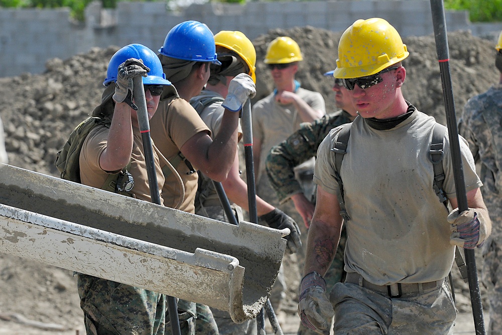 Soldiers, Airmen and allied soldiers better quality of life of Dominican citizens