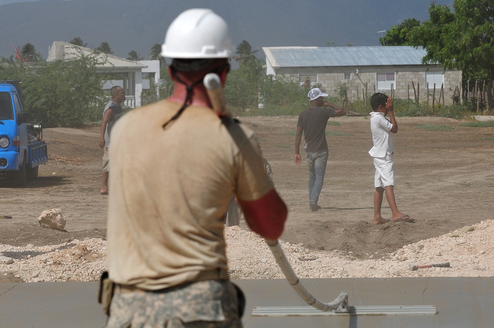 Soldiers, Airmen and allied soldiers better quality of life of Dominican citizens