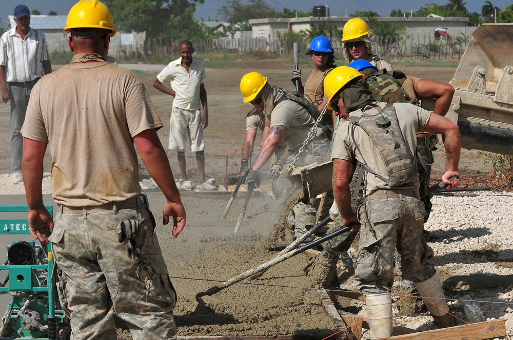 Soldiers, Airmen and allied soldiers better quality of life of Dominican citizens