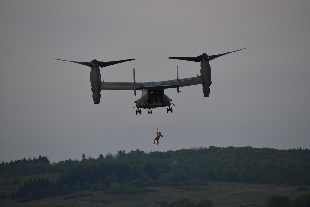 Osprey fast roping exercise