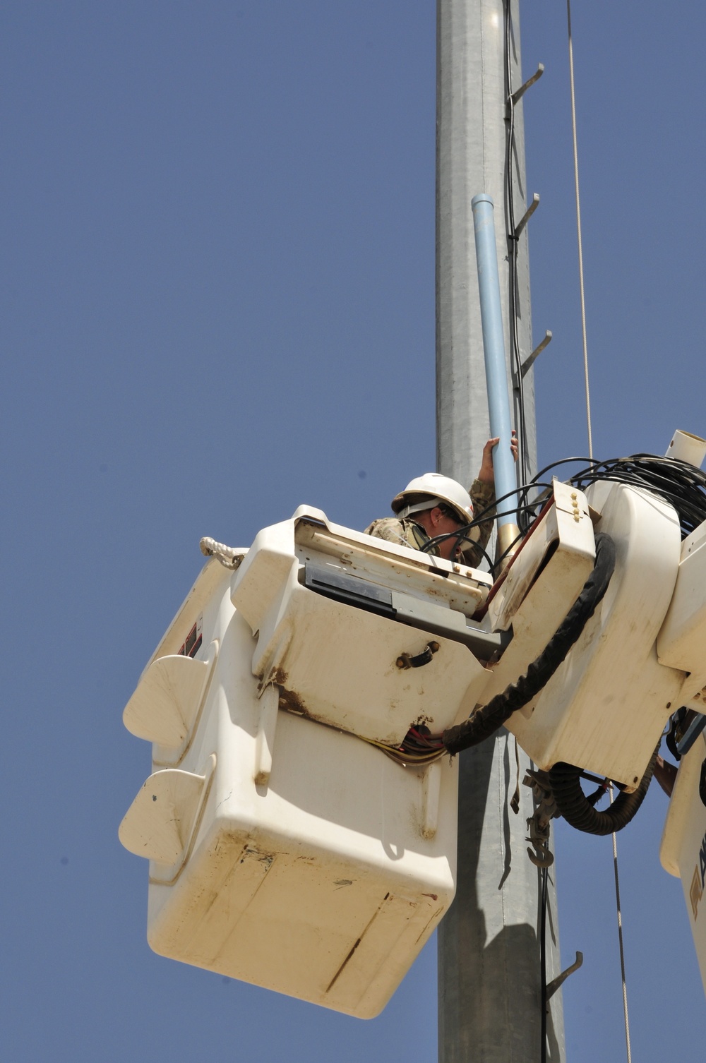 Bucket loader