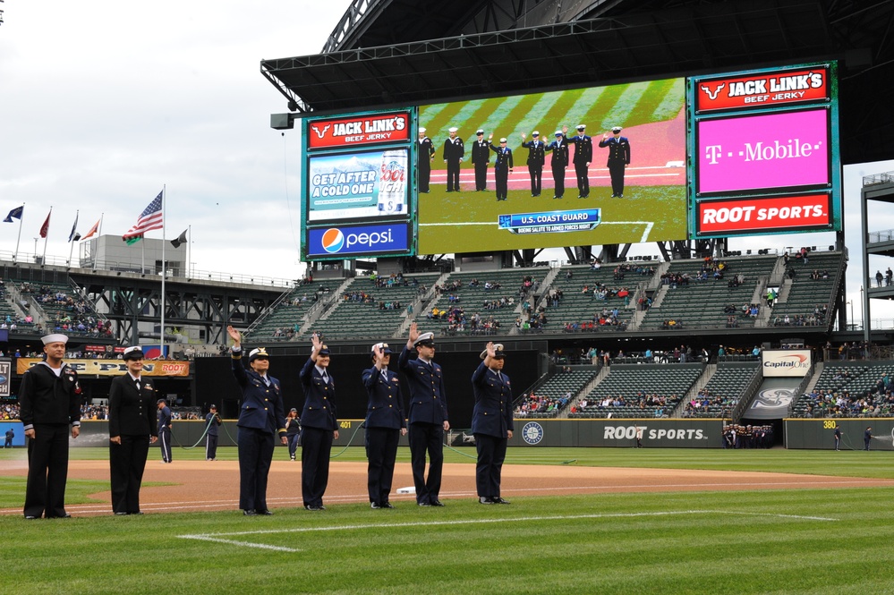 Mariners Salute to the Armed Forces 2014