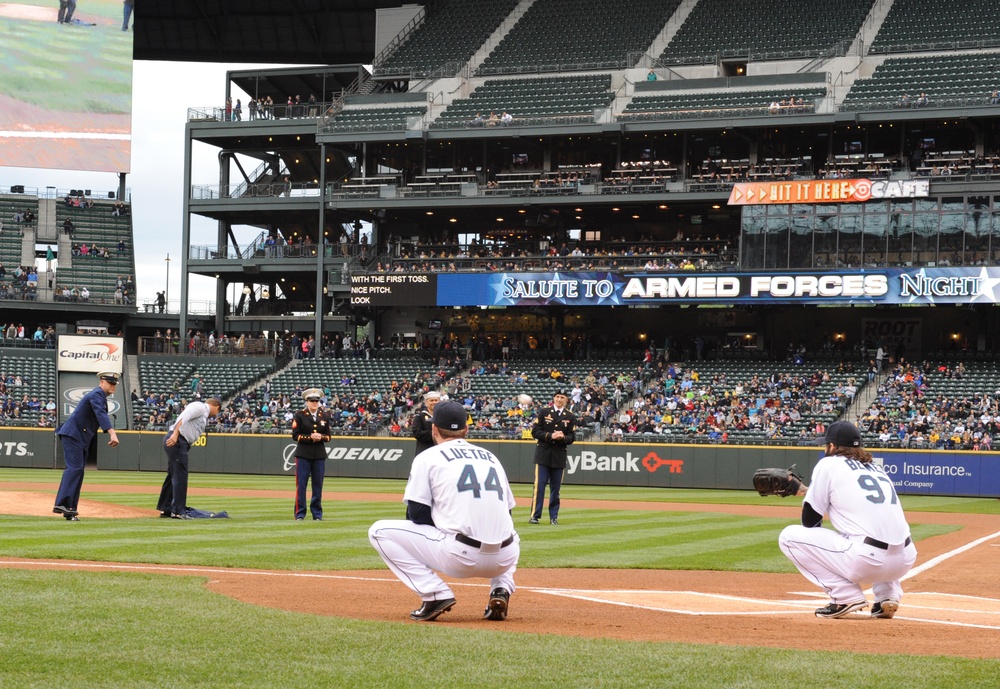 Mariners Salute to the Armed Forces 2014