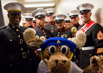 1st Marine Division Band performs National Anthem at Seattle Mariners baseball game