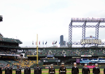 Seattle Mariners honor military during Salute to Armed Forces Night