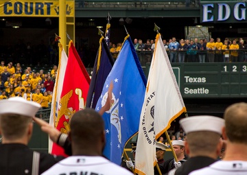 Seattle Mariners honor military during Salute to Armed Forces Night