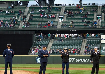 Seattle Mariners honor military during Salute to Armed Forces Night