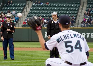 Seattle Mariners honor military during Salute to Armed Forces Night
