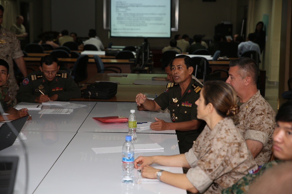 Cambodia, US medical personnel develop humanitarian assistance strategy