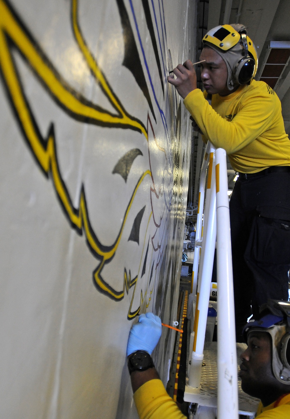 USS Peleliu aviation boatswain's mates paint wings