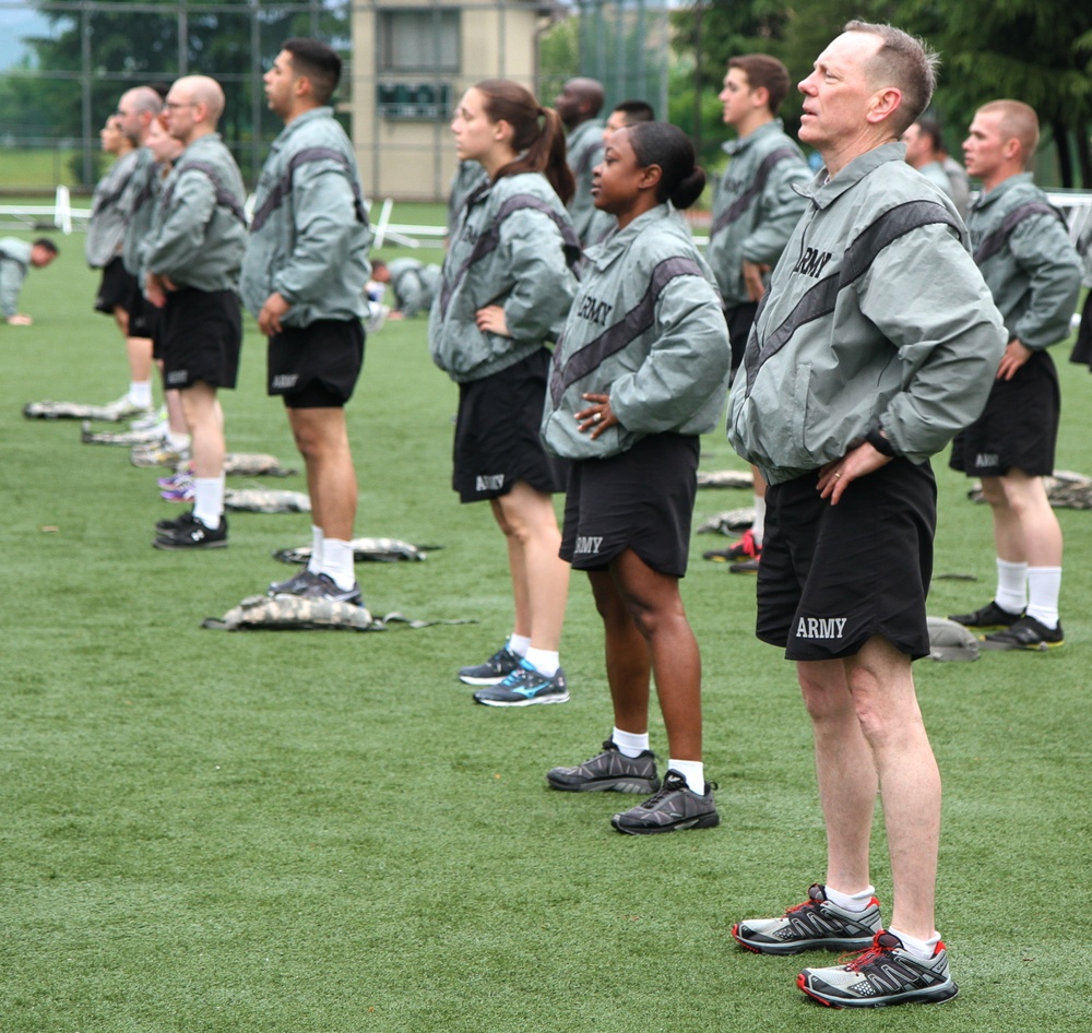Eighth Army senior leaders participate in PT with Team 19