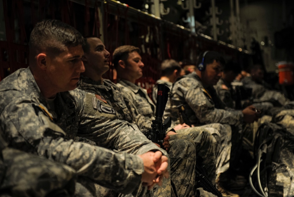 37th AS transports paratroopers to Lithuania