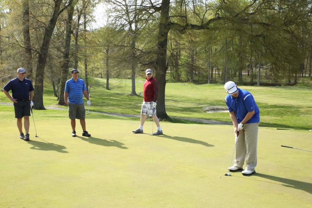 Golf tournament hosted for veteran benefit
