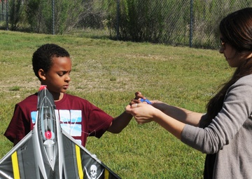 Elementary school students take to the skies, experience kite flying