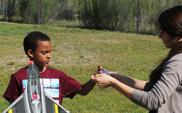 Elementary school students take to the skies, experience kite flying