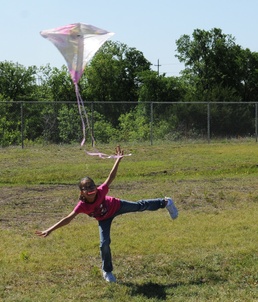 Elementary school students take to the skies, experience kite flying
