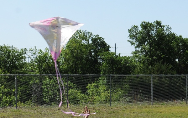 Elementary school students take to the skies, experience kite flying