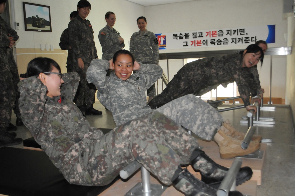 ROK-US leaders discuss integrating women into field artillery