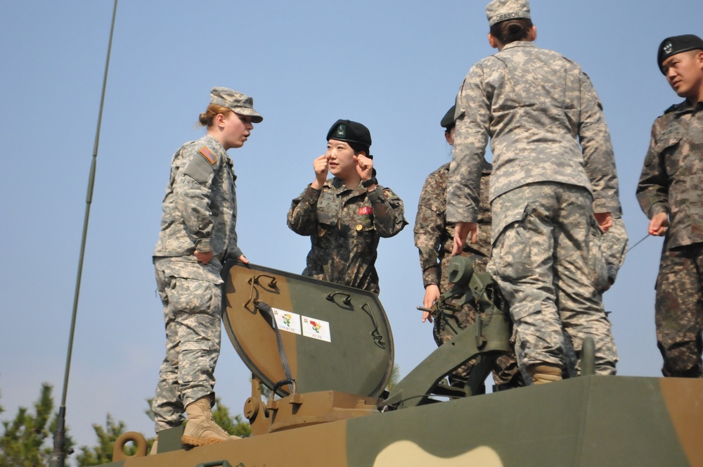 ROK-US leaders discuss integrating women into field artillery