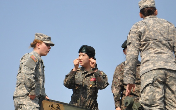 ROK-US leaders discuss integrating women into field artillery
