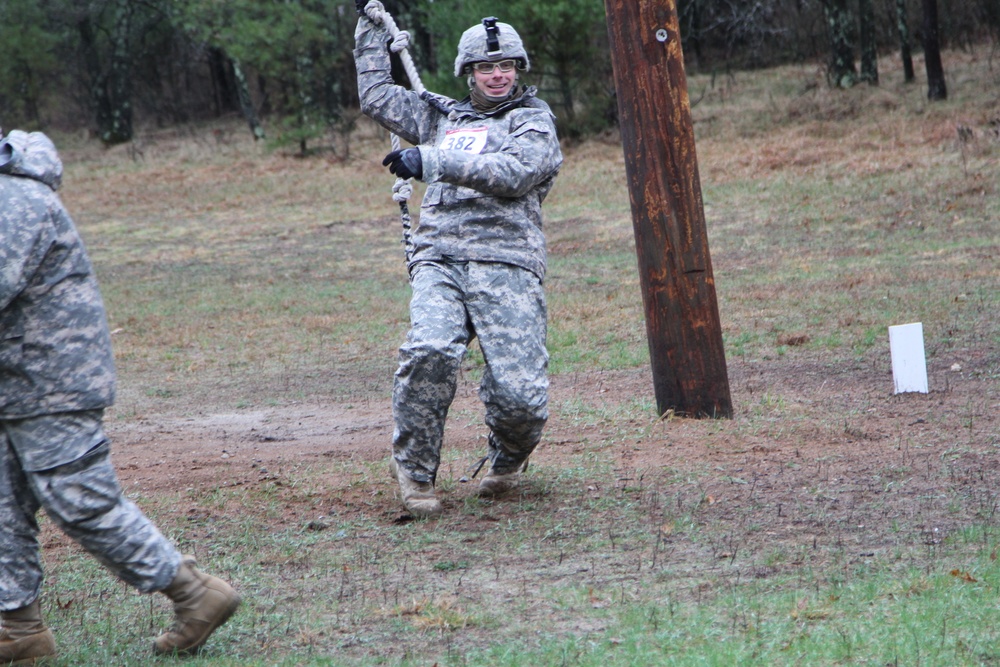 Soldiers take to confidence course for 2014 Best Warrior Competition